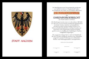 Ein Klassiker: Die Ehrenbürgerwürde ist die höchste Auszeichnung, die eine Gemeinde verleihen kann. Dazu bedarf es einer entsprechend edel gestalteten Urkunde. Auf Pergament (Kalbshaut) geschrieben und mit Blattgold ausgelegt.